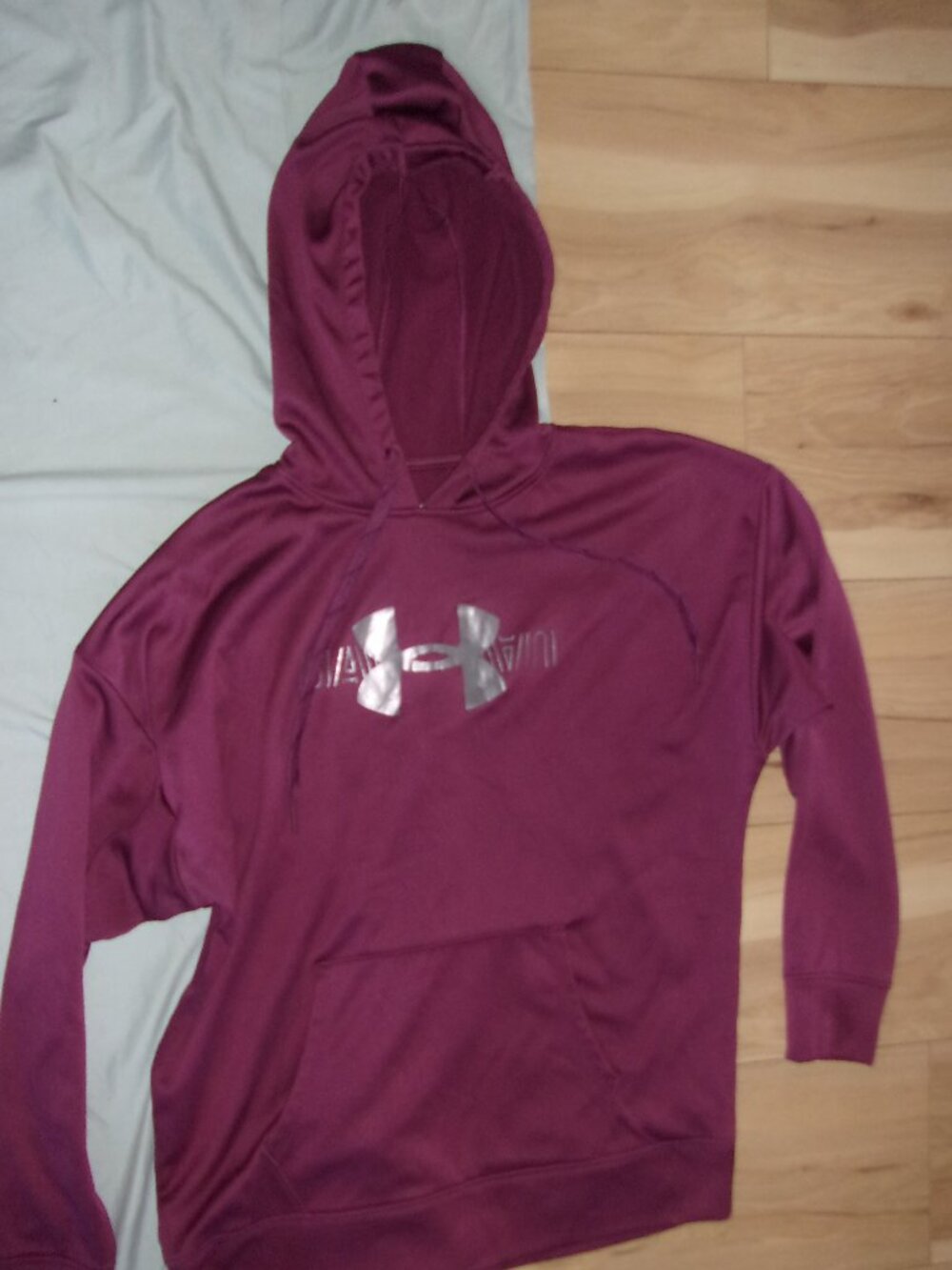 under armour size extra large  womens sweatshirt top work out athletic hoodie